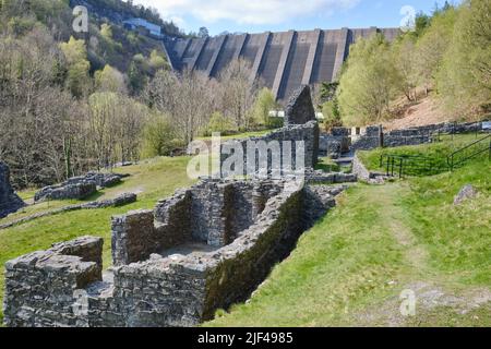 Der Stausee Llyn Clywedog und die ehemalige Bleimine Bryntail, Mitte Wales Stockfoto