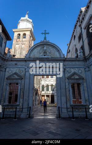 Venedig, Italien - 06 11 2022: Die Kirche San Giovanni Evangelista in Venedig an einem Sommermorgen. Stockfoto