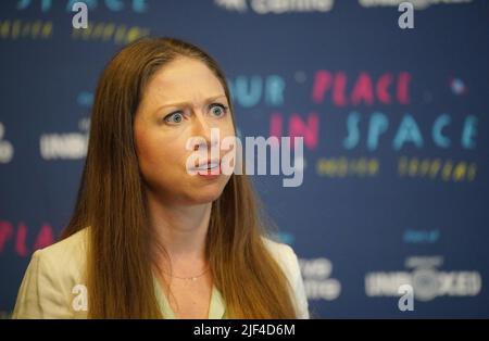 Chelsea Clinton im Gespräch im Lyric Theatre in Belfast. Bilddatum: Mittwoch, 29. Juni 2022. Stockfoto