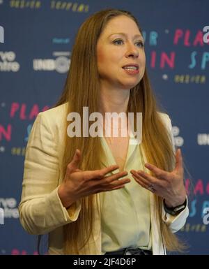 Chelsea Clinton im Gespräch im Lyric Theatre in Belfast. Bilddatum: Mittwoch, 29. Juni 2022. Stockfoto