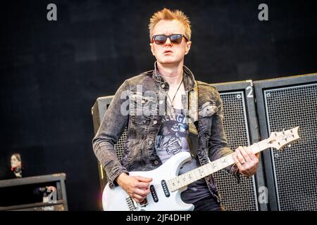 Oslo, Norwegen. 25., Juni 2022. Die englische Rockband Deep Purple spielt ein Live-Konzert während des norwegischen Musikfestivals Tons of Rock 2022 in Oslo. Hier ist Gitarrist Simon McBride live auf der Bühne zu sehen. (Foto: Gonzales Photo - Terje Dokken). Stockfoto