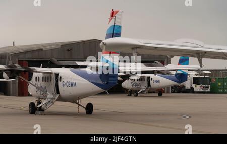 Lands End Airport, St Just, Cornwall, England. VEREINIGTES KÖNIGREICH. Skybus-Flugzeuge parkten auf dem Flughafen aufgrund von schlechtem Wetter und konnten nicht fliegen. Stockfoto