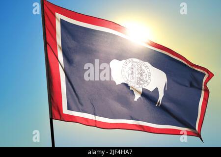 Die Flagge des Bundesstaates Wyoming winkt dem Wind Stockfoto