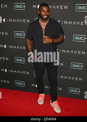 28. Juni 2022, West Hollywood, Kalifornien, USA: Donny Savage nimmt an der AMC+ Original Series ''Moonhaven'' Premiere Teil. (Bild: © Billy Bennight/ZUMA Press Wire) Stockfoto