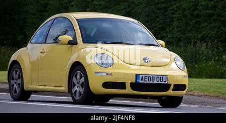 2008 gelber VOLKSWAGEN Beetle Stockfoto