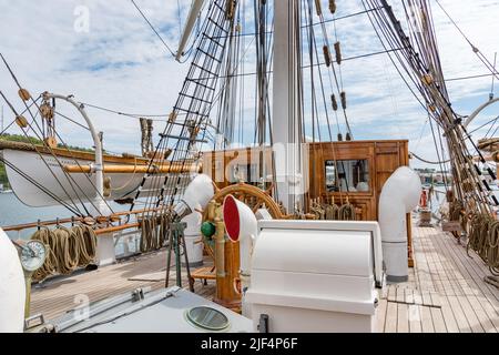 Deck des norwegischen Hochschiffs Christian Radich. Stockfoto