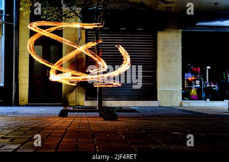 Street Artist Fire Eater auf Vitosha Boulevard, Sofia, Bulgarien Stockfoto