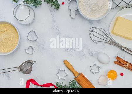 Zutaten zum Backen von Weihnachtsplätzchen, Draufsicht Stockfoto