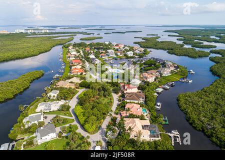 Fort Ft. Myers Florida, Connie Mack Island eingezäunte private Gemeinschaft Häuser Entwicklung Eingriff, Feuchtgebiete Punta Rassa Cove Golf von Mexiko, Aeria Stockfoto