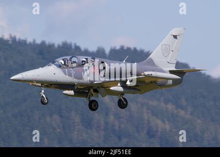 Ein leichtes Kampfflugzeug der tschechischen Luftwaffe L-159 ALCA, das im österreichischen Zeltweg landete Stockfoto