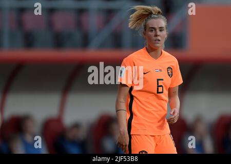Enschede - Jill Roord von den Holländern während des WM-Qualifying-Spiels der Niederlande und Weißrussland im Stadion De Grolsch Veste am 28. Juni 2022 in Enschede, Niederlande. ANP GERRIT VAN COLOGNE Stockfoto