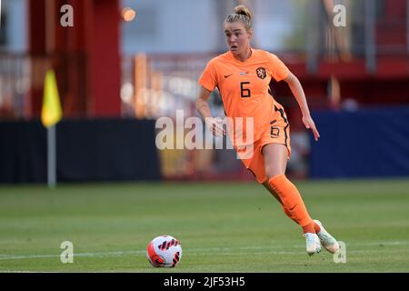 Enschede - Jill Roord von den Holländern während des WM-Qualifying-Spiels der Niederlande und Weißrussland im Stadion De Grolsch Veste am 28. Juni 2022 in Enschede, Niederlande. ANP GERRIT VAN COLOGNE Stockfoto