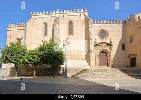 Catedral de San Juan Bautista erbaut 13. Jahrhundert an der Plaza de Espana in Badajoz, Extremadura, Spanien Stockfoto