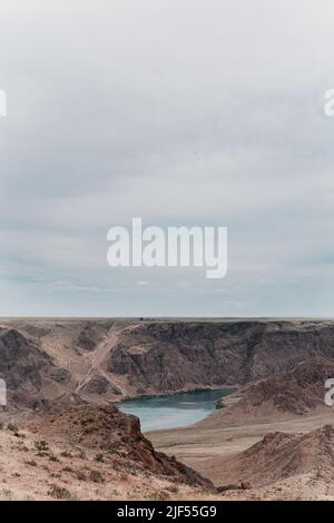 Ili-flusses im Frühjahr. Kasachstan. Almaty Region. Die Quelle ist in China. Es fließt in den See Balkhash Stockfoto