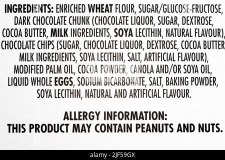 Zutatenliste und Allergieetikett auf der Lebensmittelverpackung. Stockfoto