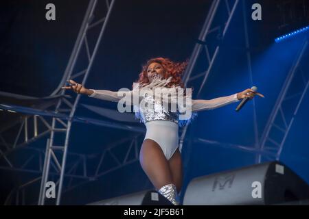 Interpreten auf der Bühne während des Solihull Summer Festivals 2021 mit: Alexandra Burke wo: Solihull, Großbritannien Wann: 03 Sep 2021 Credit: Anthony Stanley/WENN Stockfoto