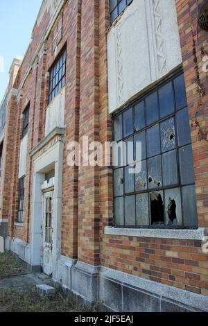 Floyd Bennett Field, schäbiges Äußeres mit Art déco-Elementen, Details, von verlassenen Hangar, New York, NY, USA Stockfoto