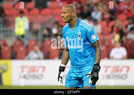 Toronto, Ontario, Kanada. 29.. Juni 2022. Eloy Room (1) in Aktion während des MLS-Spiels zwischen dem FC Toronto und dem Columbus SC. Das Spiel endete 2-1 für Columbus SC. (Bild: © Angel Marchini/ZUMA Press Wire) Stockfoto