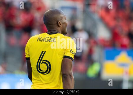 Toronto, Kanada. 29.. Juni 2022. Darlington Nagbe (6) von Columbus, gesehen während des MLS-Spiels zwischen dem FC Toronto und dem Columbus SC auf dem BMO-Feld. Das Spiel endete 2-1 für Columbus SC. Kredit: SOPA Images Limited/Alamy Live Nachrichten Stockfoto