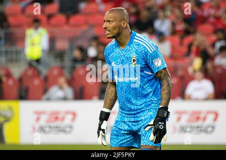 Toronto, Kanada. 29.. Juni 2022. Eloy Room (1) von Columbus während des MLS-Spiels zwischen dem FC Toronto und dem Columbus SC auf dem BMO Field. Das Spiel endete 2-1 für Columbus SC. Kredit: SOPA Images Limited/Alamy Live Nachrichten Stockfoto