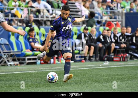 Seattle, WA, USA. 29.. Juni 2022. Seattle Sounders Mittelfeldspieler Alexander Roldan beim MLS-Fußballspiel zwischen CF Montreal und Seattle Sounders FC im Lumen Field in Seattle, WA. Montreal besiegte Seattle 2-1. Steve Faber/CSM/Alamy Live News Stockfoto