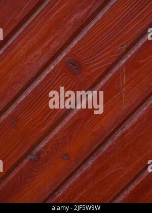 Bild von alten Brettern mit diagonaler roter Farbe Stockfoto