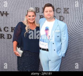 Los Angeles, USA. 29.. Juni 2022. Paul Walter Hauser beim Spaziergang auf dem roten Teppich bei der Premiere von Apple TV „Black Bird“ auf dem roten Teppich am 29. Juni 2022 in Bruin Westwood in Los Angeles, CA. (Foto von Scott Kirkland/Sipa USA) Quelle: SIPA USA/Alamy Live News Stockfoto