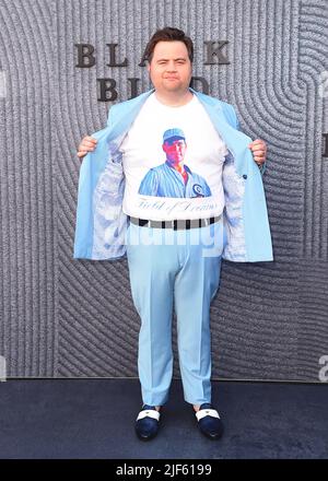 Los Angeles, USA. 29.. Juni 2022. Paul Walter Hauser beim Spaziergang auf dem roten Teppich bei der Premiere von Apple TV „Black Bird“ auf dem roten Teppich am 29. Juni 2022 in Bruin Westwood in Los Angeles, CA. (Foto von Scott Kirkland/Sipa USA) Quelle: SIPA USA/Alamy Live News Stockfoto