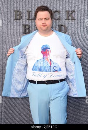 Los Angeles, USA. 29.. Juni 2022. Paul Walter Hauser beim Spaziergang auf dem roten Teppich bei der Premiere von Apple TV „Black Bird“ auf dem roten Teppich am 29. Juni 2022 in Bruin Westwood in Los Angeles, CA. (Foto von Scott Kirkland/Sipa USA) Quelle: SIPA USA/Alamy Live News Stockfoto