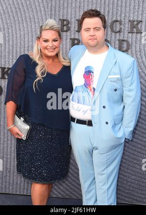 Los Angeles, USA. 29.. Juni 2022. Paul Walter Hauser beim Spaziergang auf dem roten Teppich bei der Premiere von Apple TV „Black Bird“ auf dem roten Teppich am 29. Juni 2022 in Bruin Westwood in Los Angeles, CA. (Foto von Scott Kirkland/Sipa USA) Quelle: SIPA USA/Alamy Live News Stockfoto