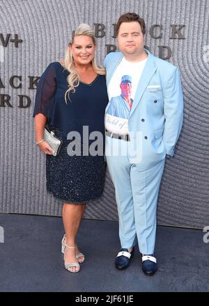 Los Angeles, USA. 29.. Juni 2022. Paul Walter Hauser beim Spaziergang auf dem roten Teppich bei der Premiere von Apple TV „Black Bird“ auf dem roten Teppich am 29. Juni 2022 in Bruin Westwood in Los Angeles, CA. (Foto von Scott Kirkland/Sipa USA) Quelle: SIPA USA/Alamy Live News Stockfoto