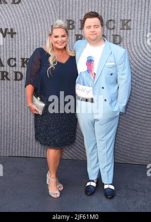 Los Angeles, USA. 29.. Juni 2022. Paul Walter Hauser beim Spaziergang auf dem roten Teppich bei der Premiere von Apple TV „Black Bird“ auf dem roten Teppich am 29. Juni 2022 in Bruin Westwood in Los Angeles, CA. (Foto von Scott Kirkland/Sipa USA) Quelle: SIPA USA/Alamy Live News Stockfoto