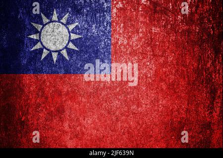 Nahaufnahme der grunge taiwanesischen Flagge. Schmutzige Taiwan-Flagge auf einer Metalloberfläche. Stockfoto