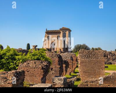 Die antiken römischen Gebäude auf dem Palatin oberhalb des Forum Romanum im historischen Zentrum von Rom, Italien, Europa. Stockfoto