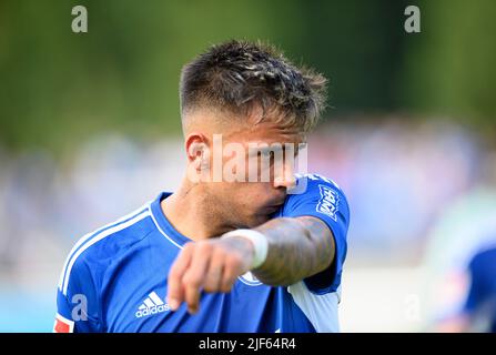 Marl, Deutschland. 29/06/2022, Rodrigo ZALAZAR (GE) Geste, Geste, Fußball-Testspiel VfB Huels - FC Schalke 04 (GE) 0:14, am 29.. Juni 2022 in Marl/Deutschland. #Die DFL-Vorschriften verbieten die Verwendung von Fotos als Bildsequenzen und/oder quasi-Video # Â Stockfoto