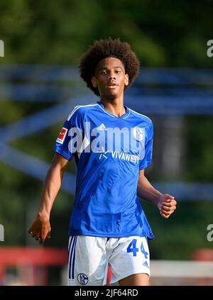 Marl, Deutschland. 29/06/2022, Sidi SANE (GE) Fußball-Testspiel VfB Huels - FC Schalke 04 (GE) 0:14, am 29.. Juni 2022 in Marl/Deutschland. #Die DFL-Vorschriften verbieten die Verwendung von Fotos als Bildsequenzen und/oder quasi-Video # Â Stockfoto