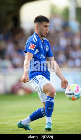 Marl, Deutschland. 29/06/2022, Mehmet AYDIN (GE) Action, Fußball-Testspiel VfB Huels - FC Schalke 04 (GE) 0:14, am 29.. Juni 2022 in Marl/Deutschland. #Die DFL-Vorschriften verbieten die Verwendung von Fotos als Bildsequenzen und/oder quasi-Video # Â Stockfoto