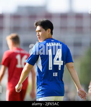 Marl, Deutschland. 29/06/2022, Dong-Gyeong LEE (GE) Fußball-Testspiel VfB Huels - FC Schalke 04 (GE) 0:14, am 29.. Juni 2022 in Marl/Deutschland. #Die DFL-Vorschriften verbieten die Verwendung von Fotos als Bildsequenzen und/oder quasi-Video # Â Stockfoto