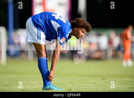 Marl, Deutschland. 29/06/2022, Sidi SANE (GE) Fußball-Testspiel VfB Huels - FC Schalke 04 (GE) 0:14, am 29.. Juni 2022 in Marl/Deutschland. #Die DFL-Vorschriften verbieten die Verwendung von Fotos als Bildsequenzen und/oder quasi-Video # Â Stockfoto