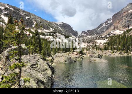 Lake Haiyaha im Rocky Mountain National Park, Colorado. Stockfoto