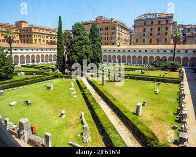 Gärten im Nationalen Römischen Museum - die Bäder des Diokletian - Rom, Italien Stockfoto