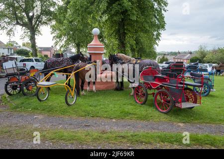 Zigeuner und das Pferd und die Fallen auf der Appleby Horse Fair, die das Dorf Dufton in der Nähe von Appleby-in-Westmorland, Cumbria besucht Stockfoto