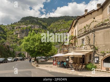 Café und Restaurant in Sainte-Enimie, Gorges du Tarn, Ozitanien, Frankreich Stockfoto