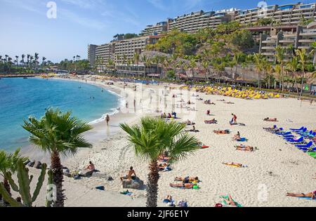 Strandleben an der Playa de la Verga, Badestrand im Hotel Aquamarina, Ferienort Anfi del Mar, Arguineguin, Kanarische Inseln, Spanien Stockfoto