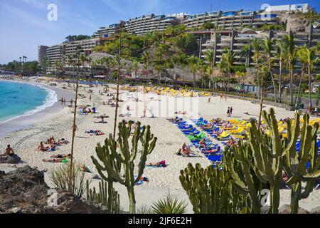 Strandleben an der Playa de la Verga, Badestrand im Hotel Aquamarina, Ferienort Anfi del Mar, Arguineguin, Kanarische Inseln, Spanien Stockfoto
