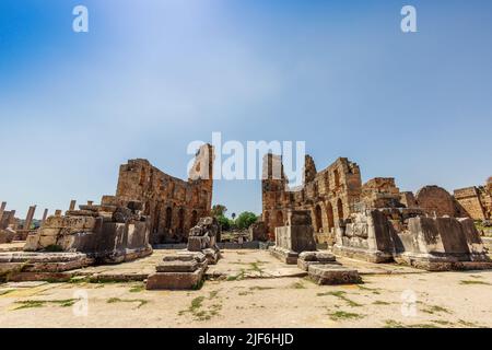 Ruinen der antiken byzantinischen Basilika, der frührömischen christlichen Kirche, erhalten in Perge, Antalya, Türkei. Stockfoto