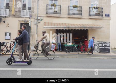 Mehrere zweirädrige Fahrzeuge in Frankreich. Stockfoto