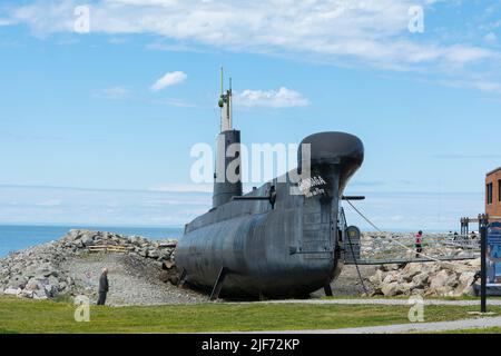 Rimouski, Kanada - 9. August 2015:Blick auf den Leuchtturm Pointe au Pere auf der Halbinsel Gaspesie an einem sonnigen Tag. Dieser Standort hat auch die HMCS Stockfoto