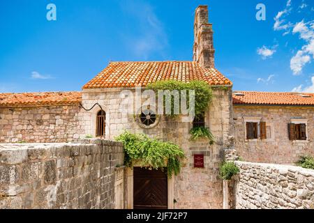 Budva, Montenegro - 20. Mai 2022: Kirche Santa Maria in Punta in der Altstadt von Budva Stockfoto