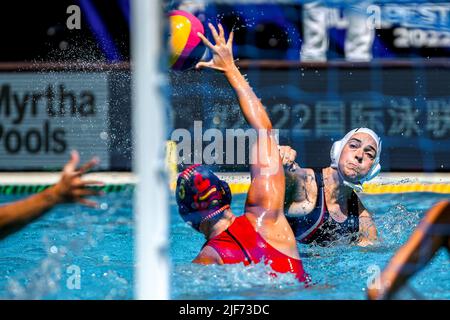 BUDAPEST, UNGARN - 30. JUNI: Nona Perez Vivas (c) aus Spanien, Estelle Millot aus Frankreich während der FINA World Championships Budapest 2022 5-8 Platz Spiel Frankreich gegen Spanien am 30. Juni 2022 in Budapest, Ungarn (Foto: Albert ten Hove/Orange Picts) Stockfoto